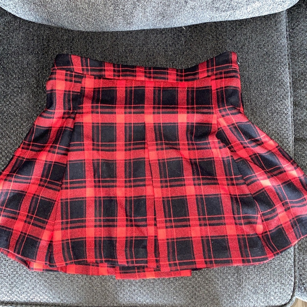 Pleated plain skirt